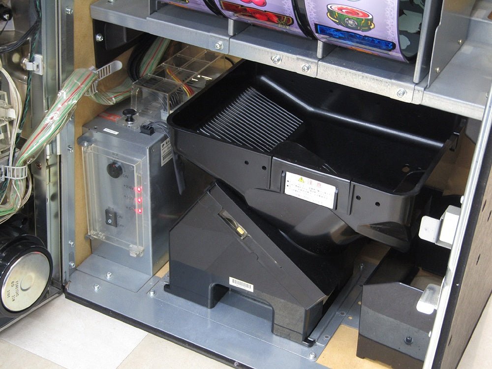 パチスロ実機 エンターライズ デビルメイクライ4 5号機 100V電源 コイン不要機搭載 ドアキー/設定キー付属 - 安心保証・業界最安値の販売 福助