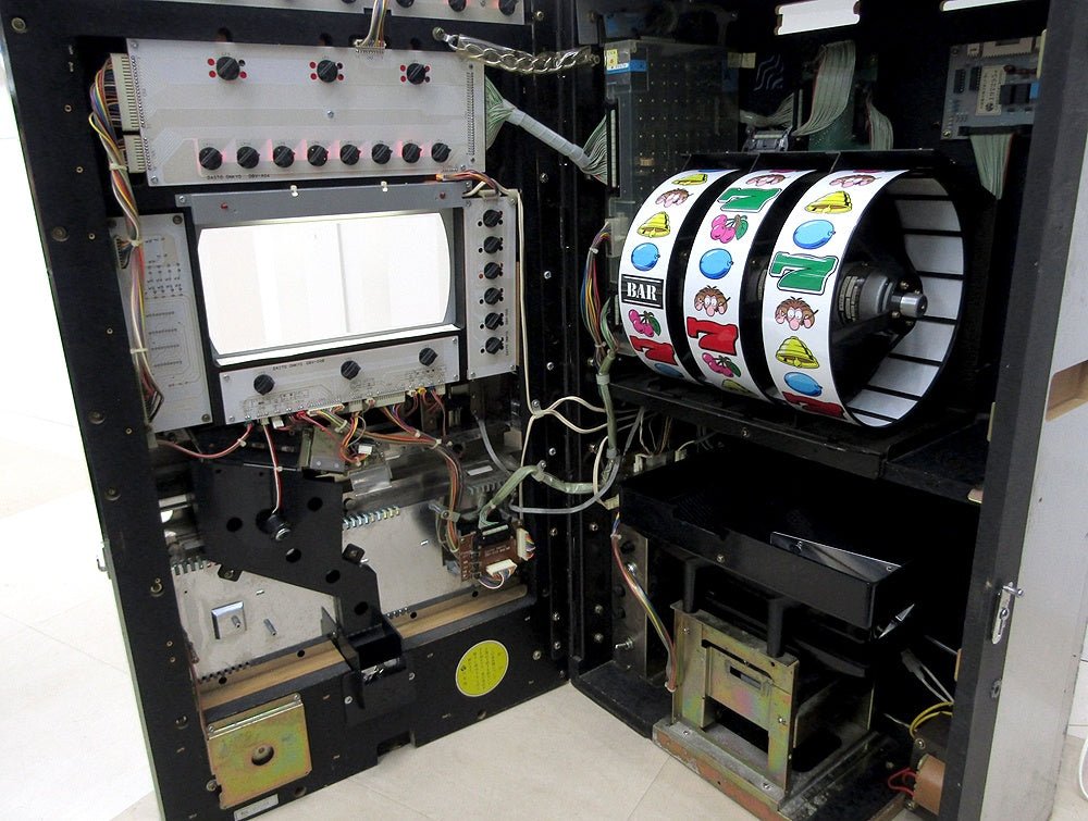 パチスロ実機 大東音響 リズムボーイズ 設定キー有り/ドアキー無し/コイン付き レトロ スロット 4号機 - 電動工具・楽器・ブランド・住設家電も総合リユース｜リサイクルショップ福助