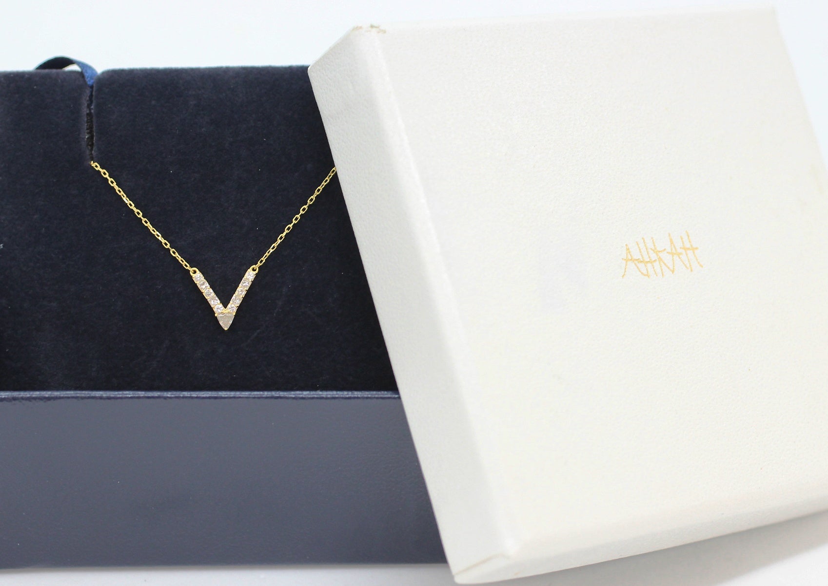 AHKAH(アーカー) 750(K18YG) ダイヤモンド Vチェーン ネックレス D0.12ct - 安心保証・業界最安値の販売 福助