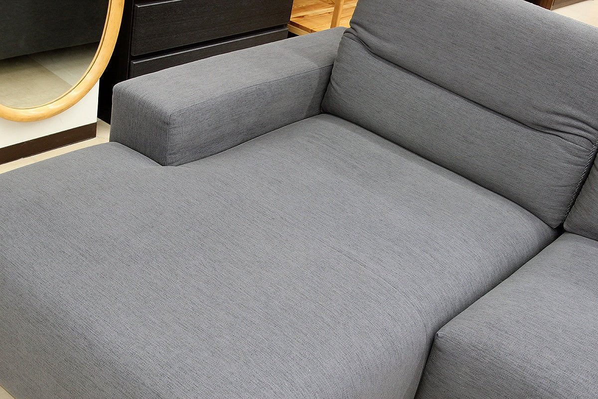 BoConcept(ボーコンセプト) Hamptn ハンプトン 3人掛けカウチソファ アジャスタブルバック&ライトサイド レスティングユニット付き - 安心保証・業界最安値の販売 福助