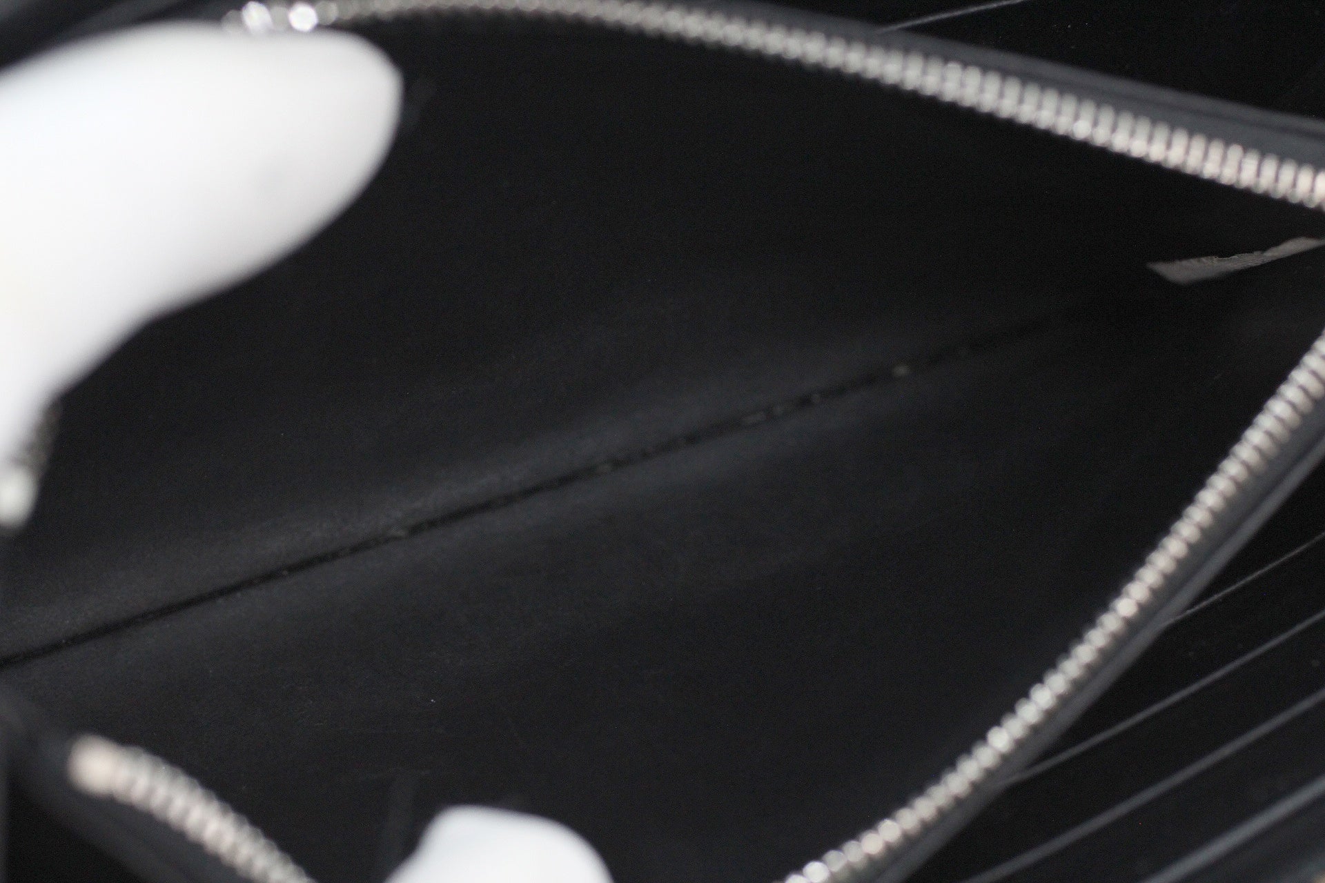 BOTTEGA VENETA(ボッテガヴェネタ) マキシイントレチャート カセット レザー ラウンドジップウォレット グリーン×ブラック - 安心保証・業界最安値の販売 福助