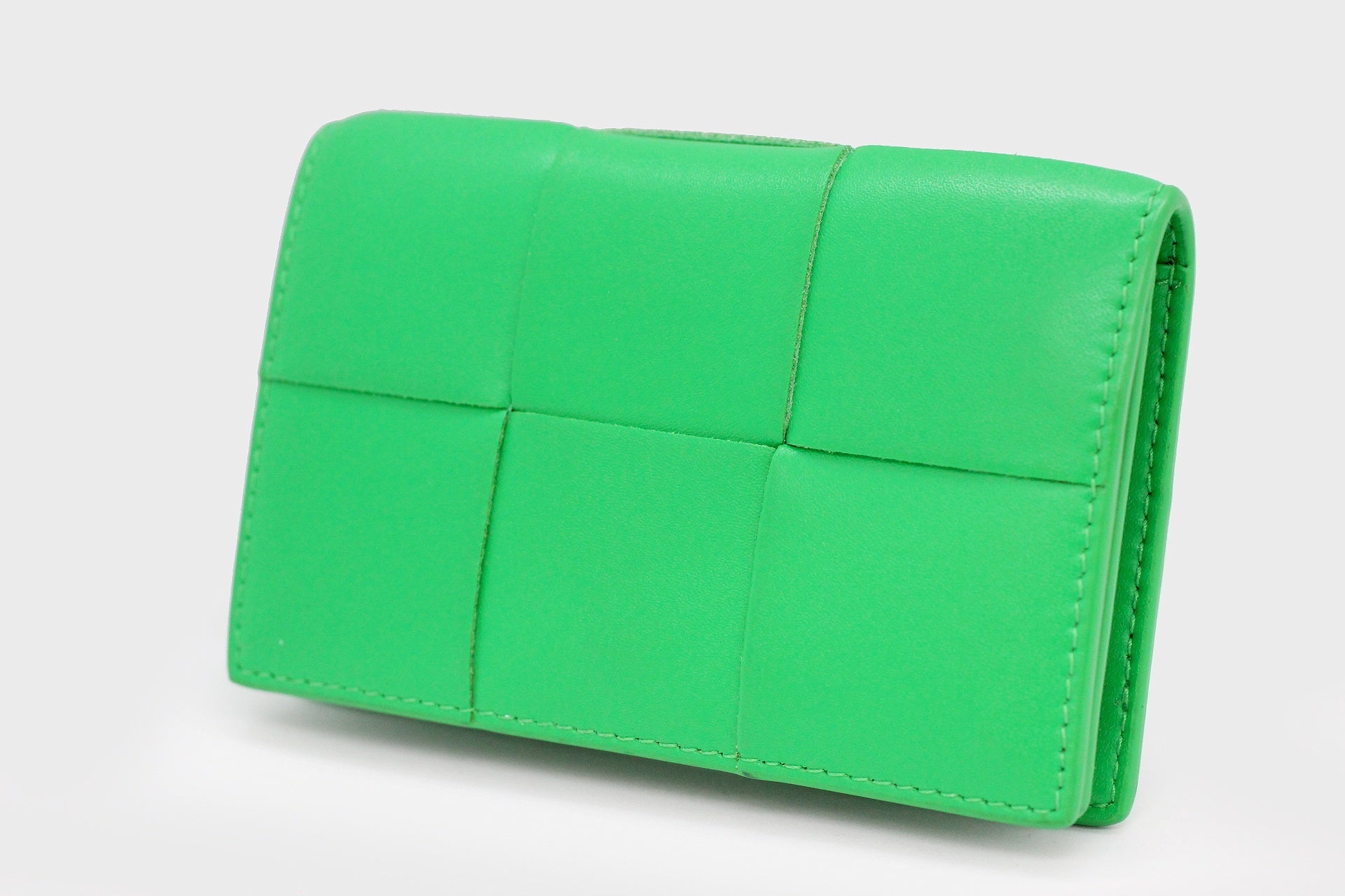 BOTTEGA VENETA (ボッテガヴェネタ) カセット ビジネスカードケース イントレチャート パラキート(グリーン) 679849VBWD33724 - 安心保証・業界最安値の販売 福助