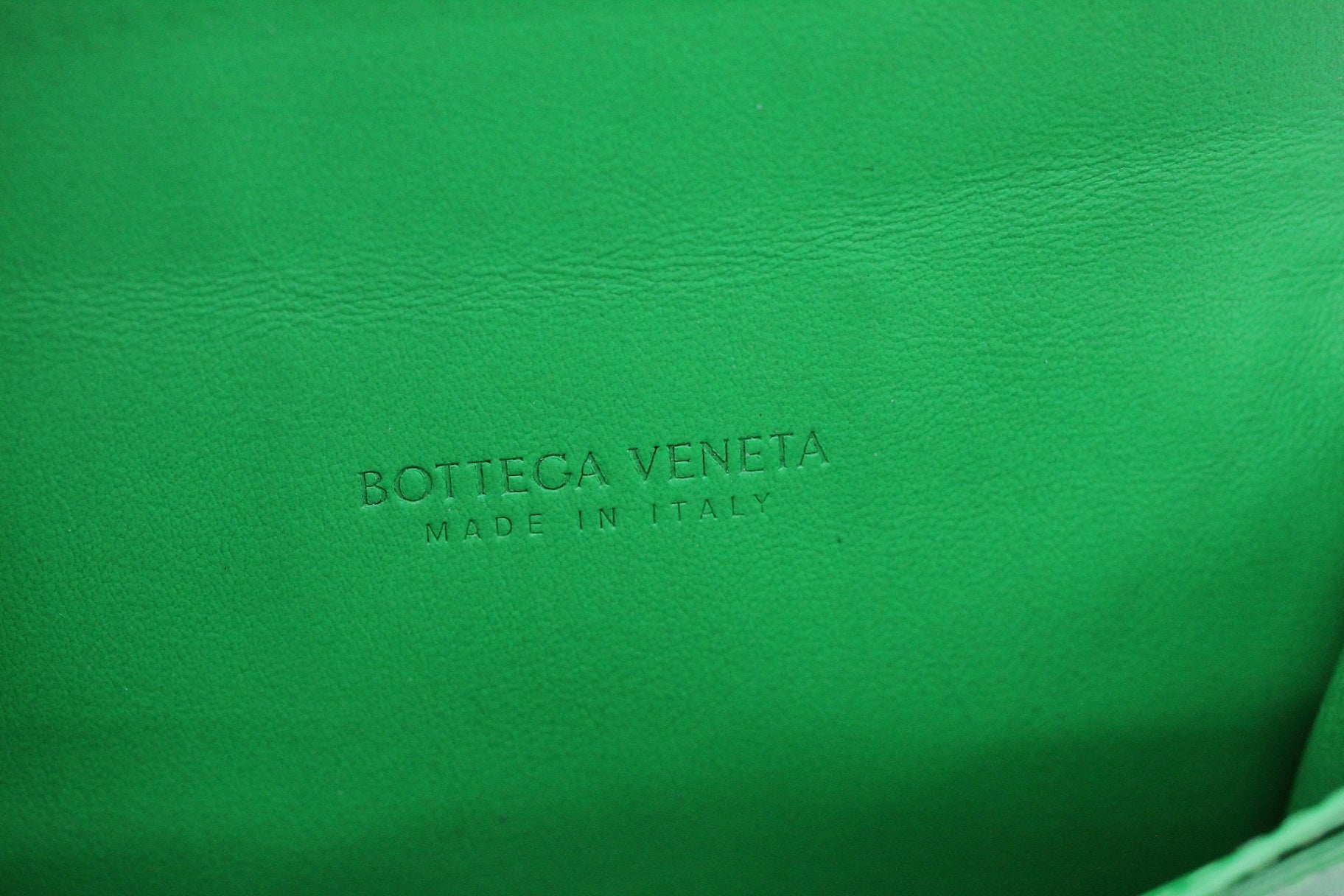 BOTTEGA VENETA (ボッテガヴェネタ) カセット ビジネスカードケース イントレチャート パラキート(グリーン) 679849VBWD33724 - 安心保証・業界最安値の販売 福助
