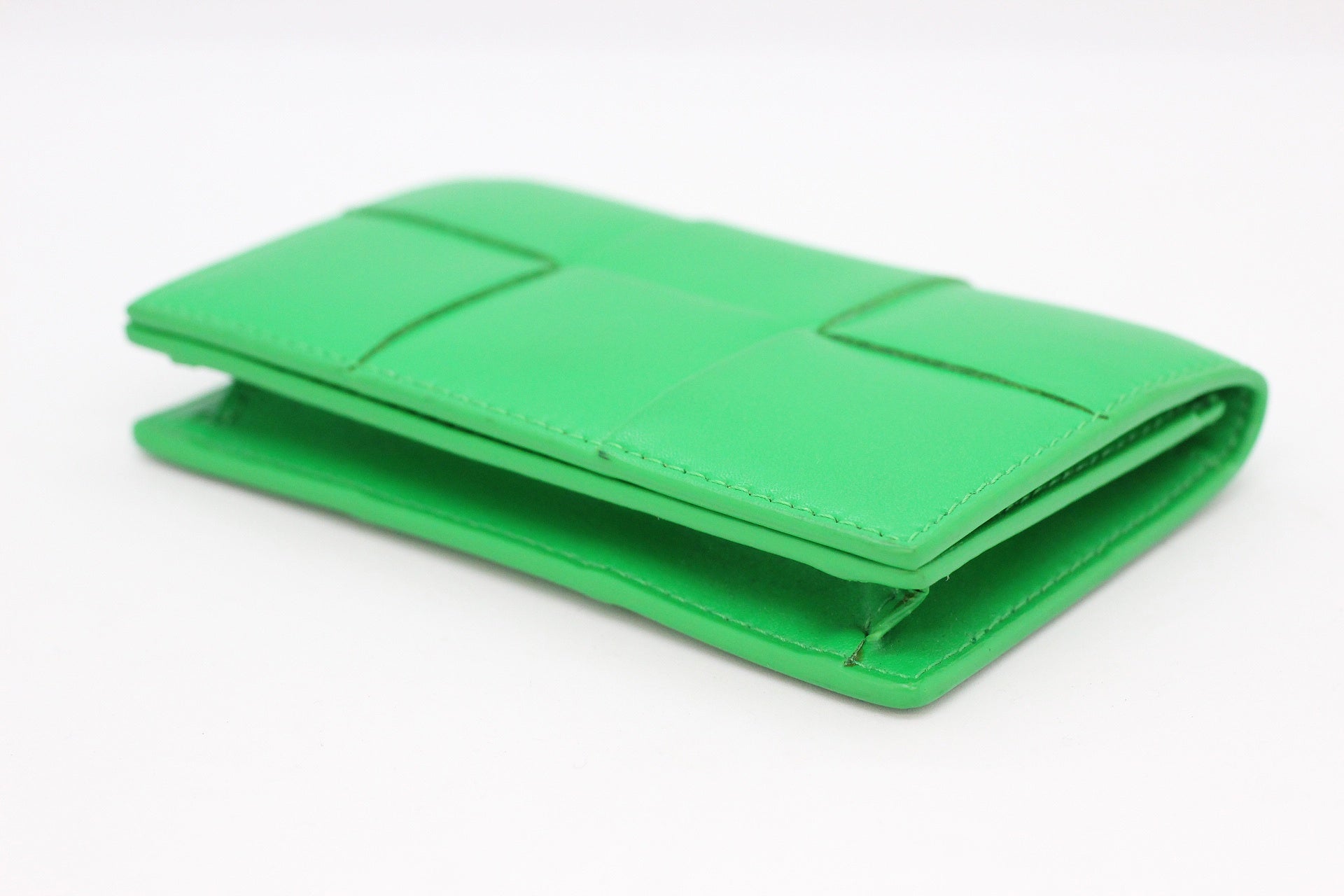 BOTTEGA VENETA (ボッテガヴェネタ) カセット ビジネスカードケース イントレチャート パラキート(グリーン) 679849VBWD33724 - 安心保証・業界最安値の販売 福助