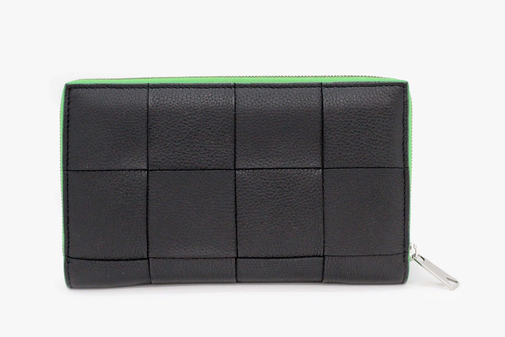 BOTTEGA VENETA(ボッテガヴェネタ) マキシイントレチャート カセット レザー ラウンドジップウォレット グリーン×ブラック - 安心保証・業界最安値の販売 福助