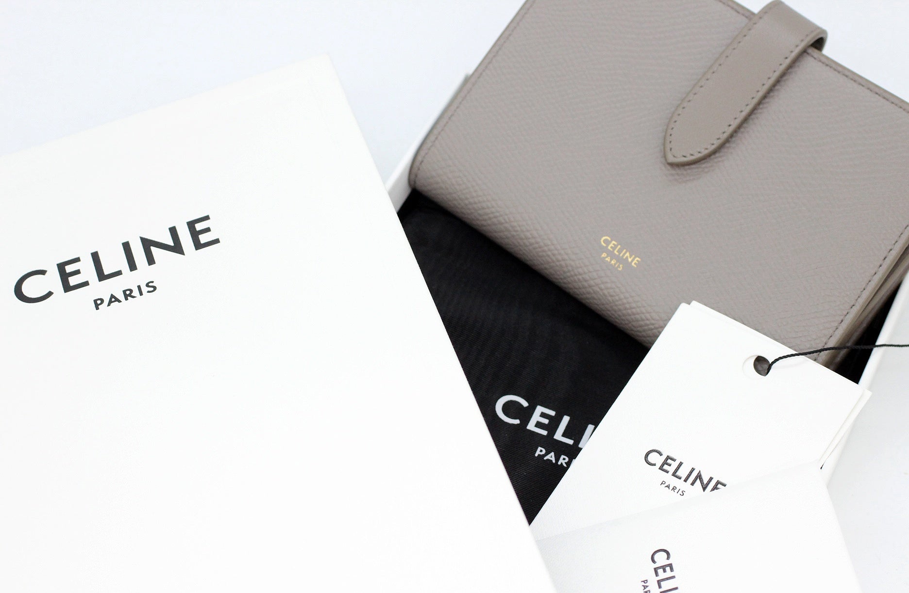 CELINE(セリーヌ) ミディアムストラップウォレット 二つ折り財布 グレー コンパクト - 安心保証・業界最安値の販売 福助