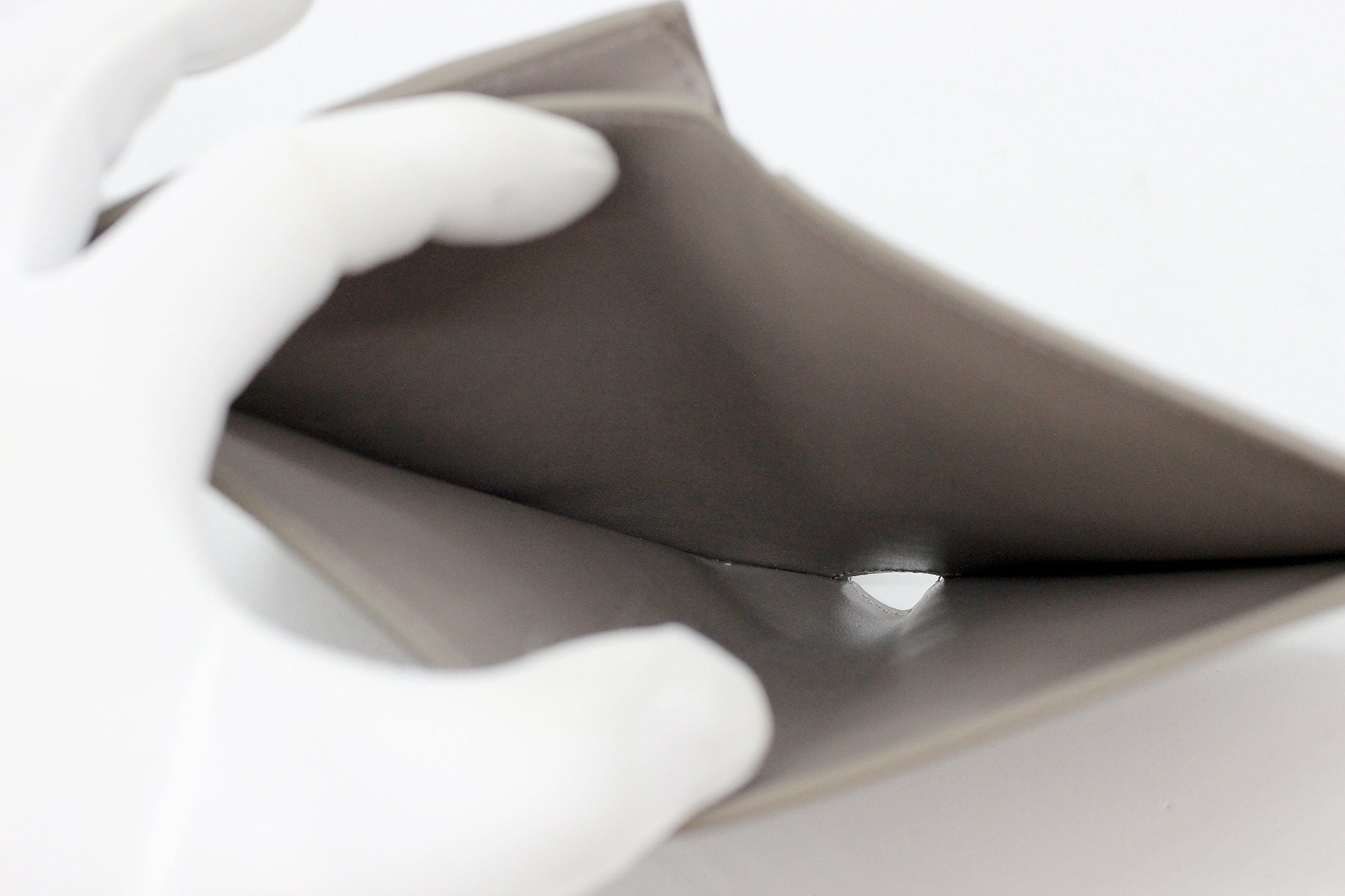 CELINE(セリーヌ) ミディアムストラップウォレット 二つ折り財布 グレー コンパクト - 安心保証・業界最安値の販売 福助