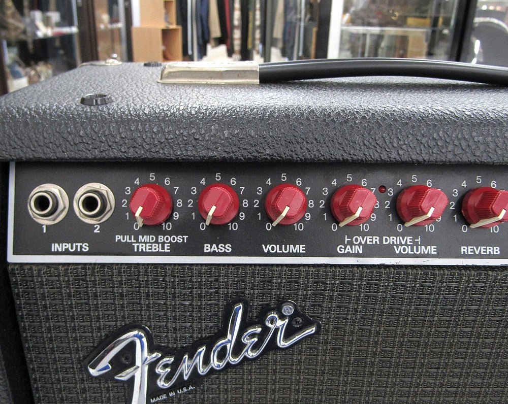 Fender USA Champ12 フェンダー ギターアンプ 赤ノブ 状態良好 15W出力 スプリングリバーブ - 電動工具・楽器・ブランド・住設家電も総合リユース｜リサイクルショップ福助