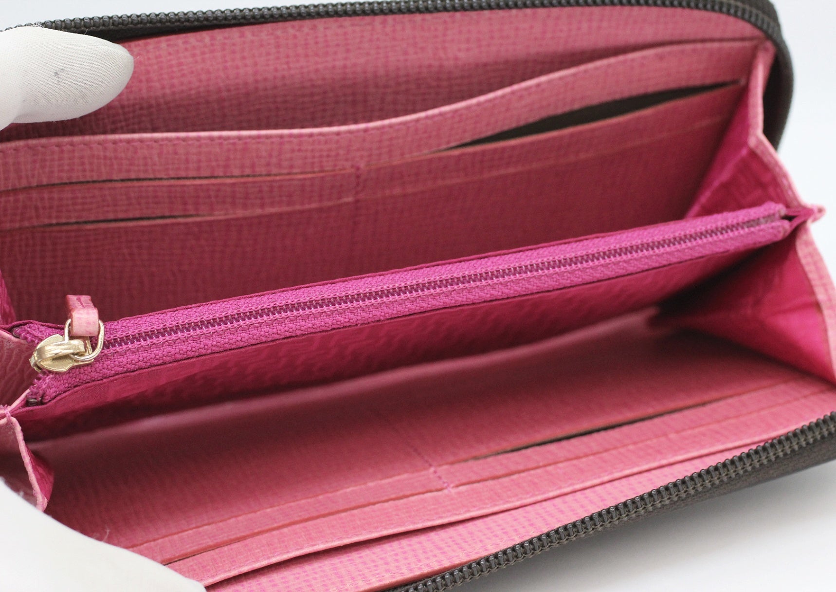 FENDI(フェンディ) ジップウォレット ラウンドファスナー財布 ズッカ 8M0024 00ZM5 F0GQH 長財布 - 安心保証・業界最安値の販売 福助