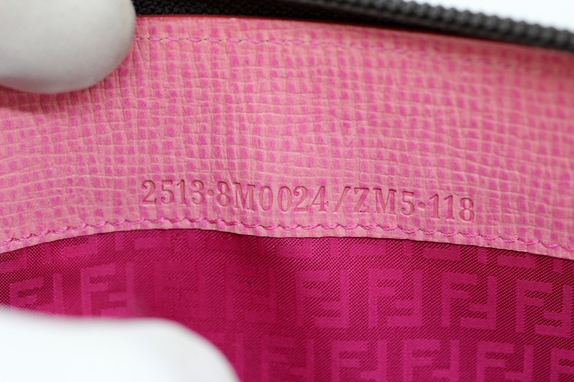 FENDI(フェンディ) ジップウォレット ラウンドファスナー財布 ズッカ 8M0024 00ZM5 F0GQH 長財布 - 安心保証・業界最安値の販売 福助