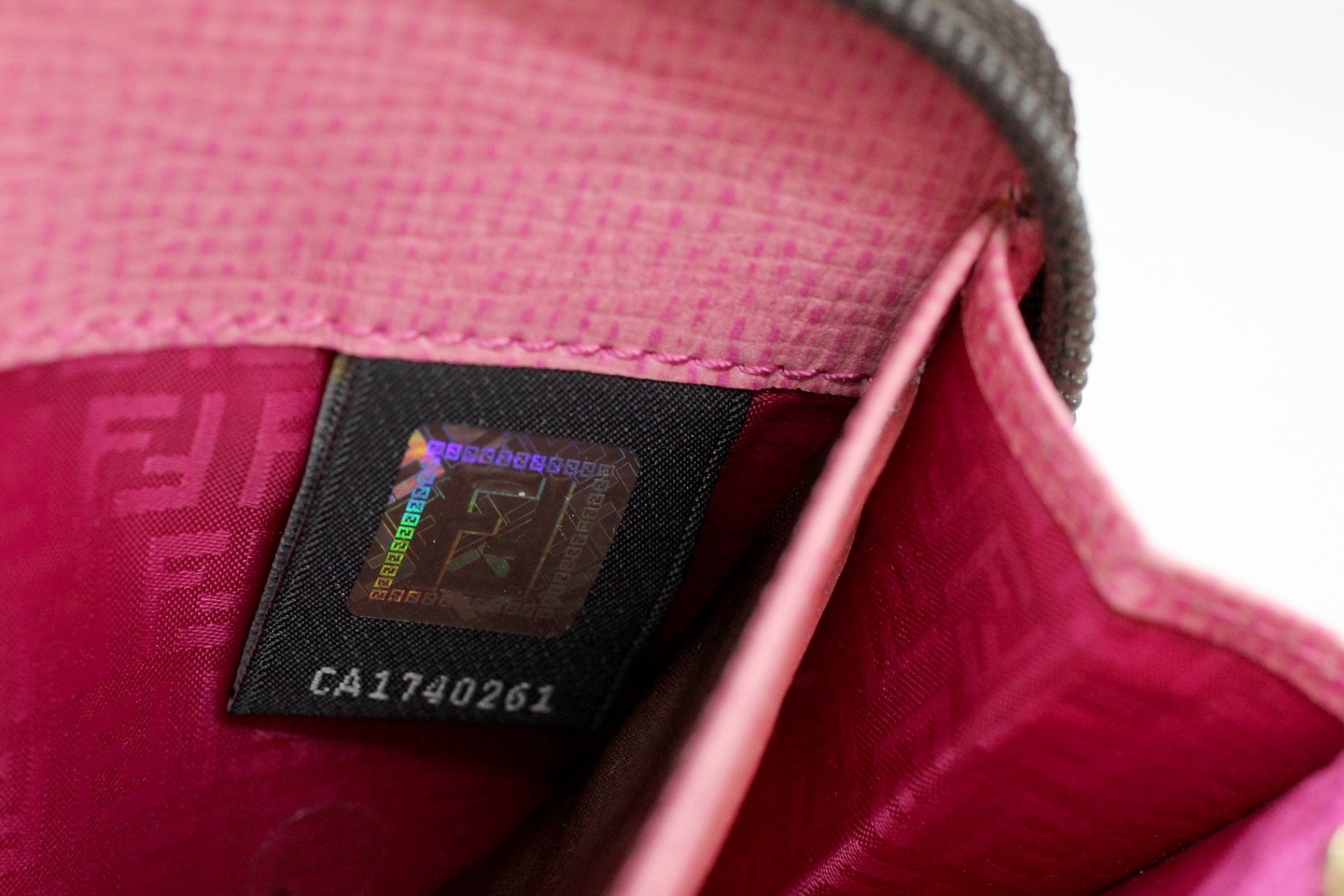 FENDI(フェンディ) ジップウォレット ラウンドファスナー財布 ズッカ 8M0024 00ZM5 F0GQH 長財布 - 安心保証・業界最安値の販売 福助