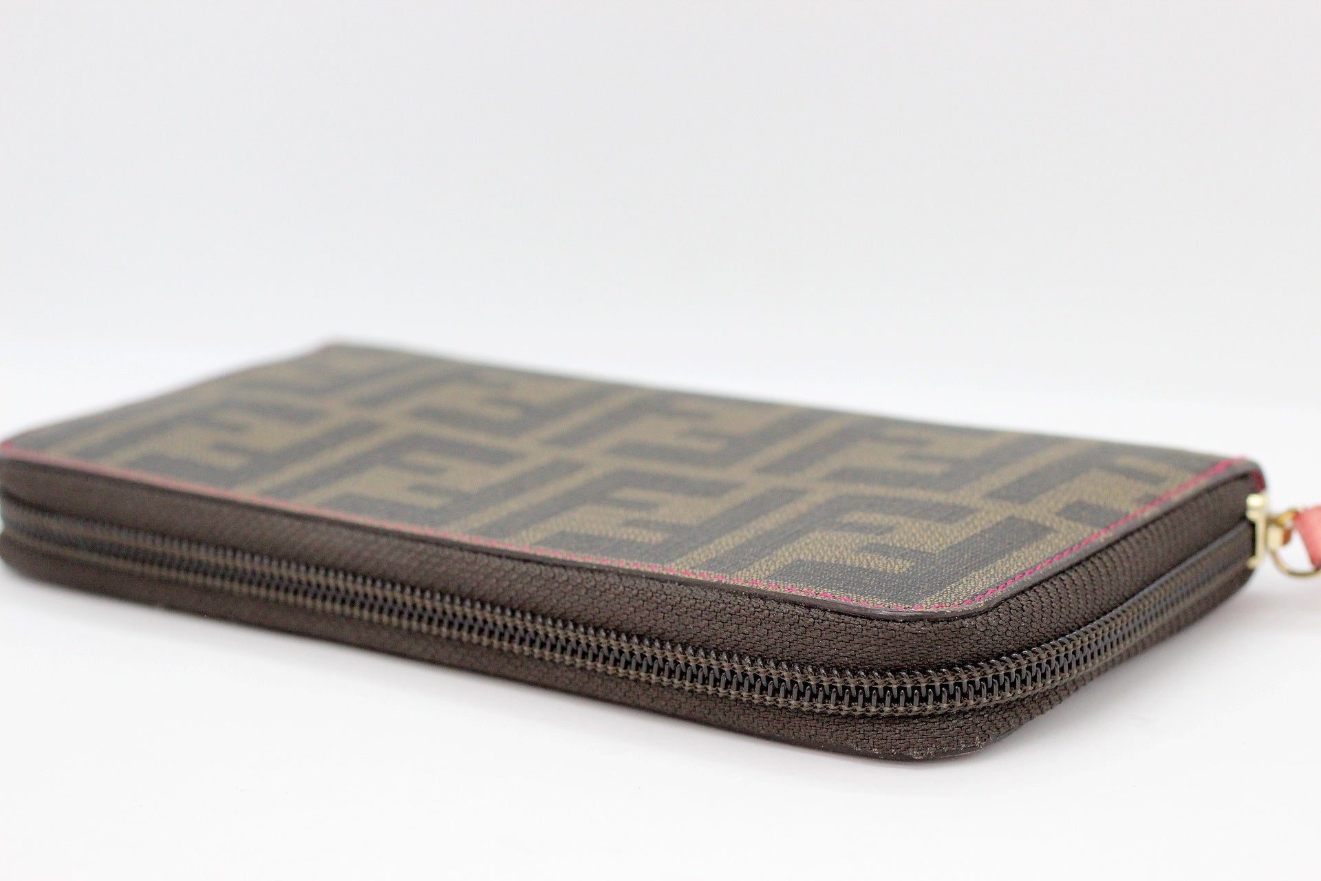 FENDI(フェンディ) ジップウォレット ラウンドファスナー財布 ズッカ 8M0024 00ZM5 F0GQH 長財布 - 安心保証・業界最安値の販売 福助