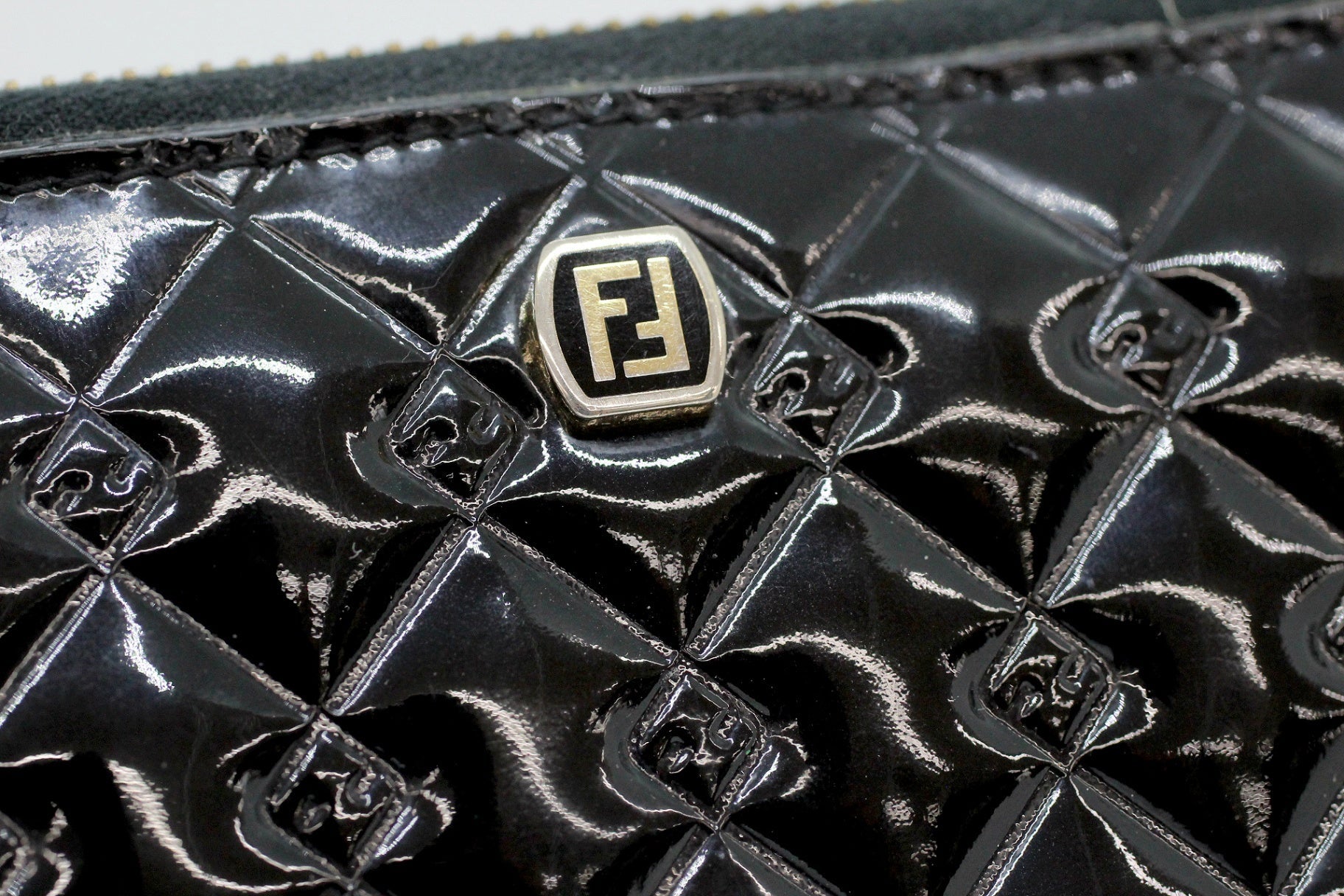FENDI(フェンディ) ジップウォレット ラウンドファスナー 長財布 エナメル 黒/ブラック 8M0024 - 安心保証・業界最安値の販売 福助