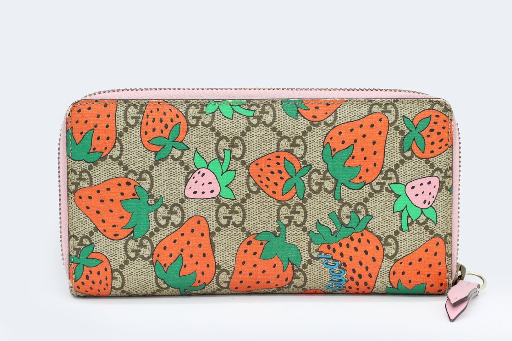 GUCCI [グッチ] ジップウォレット STRAWBERRY PRINT ストロベリープリント B.EB.MULT/SUGAR PINK ラウンドファスナー財布 - 安心保証・業界最安値の販売 福助