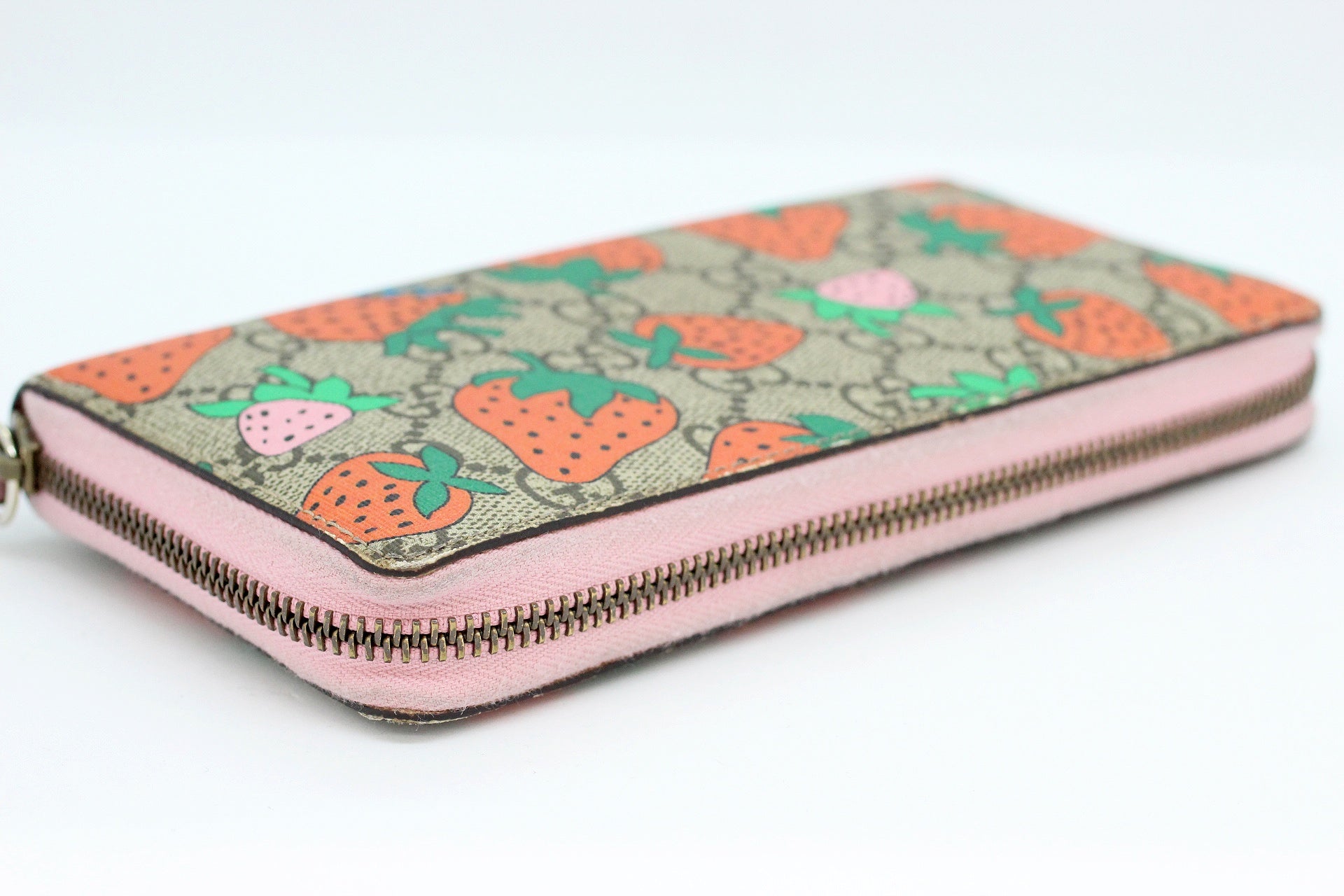 GUCCI [グッチ] ジップウォレット STRAWBERRY PRINT ストロベリープリント B.EB.MULT/SUGAR PINK ラウンドファスナー財布 - 安心保証・業界最安値の販売 福助