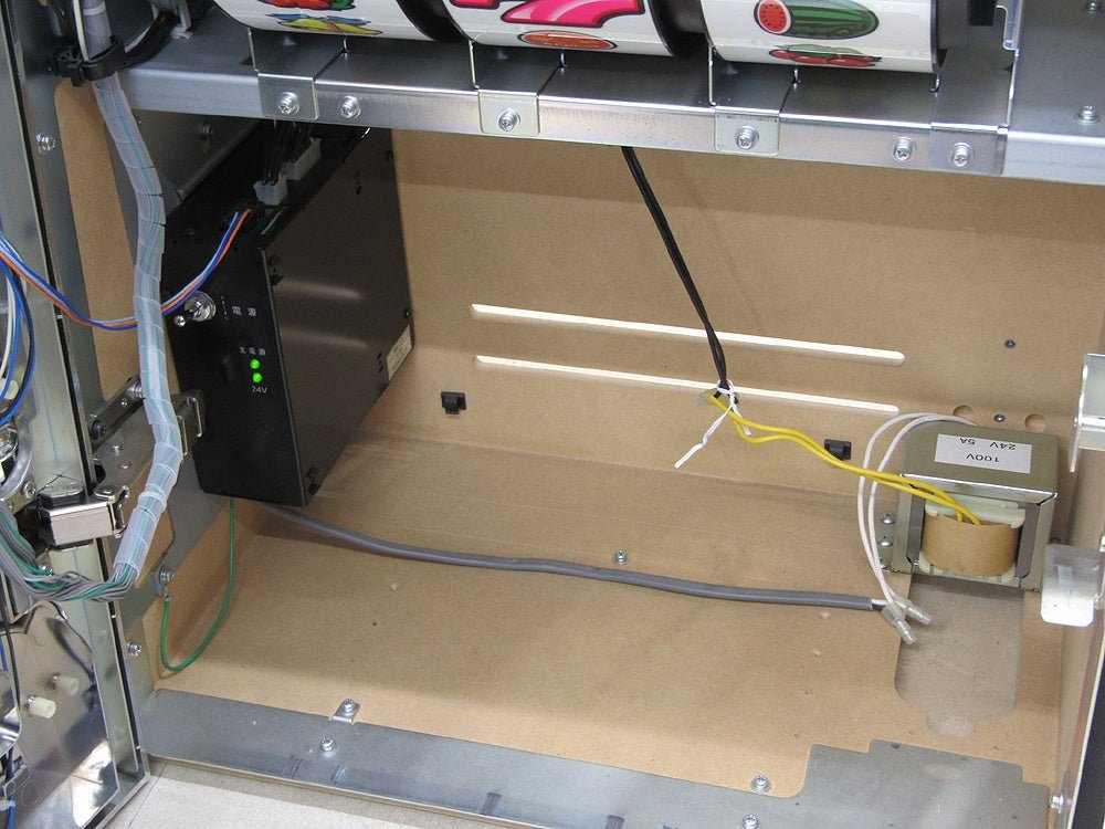 パチスロ実機 HANAHANA ハナハナ鳳凰 コイン不要機付き 100V電源対応 ボリューム調整有 個人宅配送可能 - 安心保証・業界最安値の販売 福助