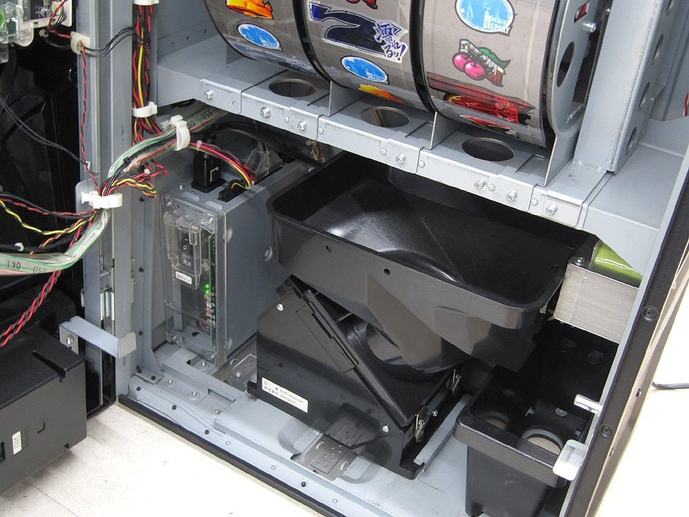 パチスロ実機 学園黙示録 HIGH SCHOOL OF THE DEAD ハイスクールオブザデッド コイン不要機搭載 100V対応 ボリューム調節有 - 安心保証・業界最安値の販売 福助