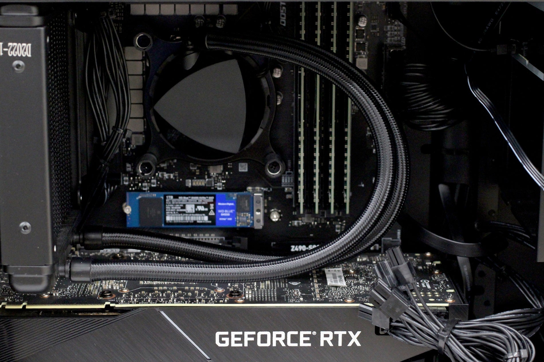 iiyama(イイヤマ) ミドルタワーゲーミングPC LEVEL-R049-LCiX9K-XYXH Windows11PRO/corei9-10900K/RTX2080TI-11G/SSD1TB+1TB+HDD3TB/メモリ 16GB×4 (64GB) - 電動工具・楽器・ブランド・住設家電も総合リユース｜リサイクルショップ福助