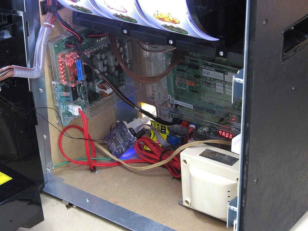 スマスロ実機 L革命機 ヴァルヴレイヴ パチスロ実機 スマスロユニット搭載 100V対応 Vol調節有 SANKYO/三共 ヴヴヴ - 安心保証・業界最安値の販売 福助