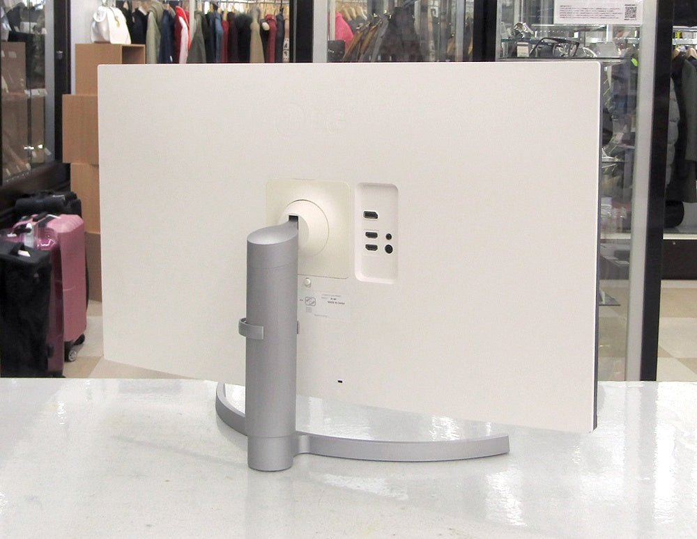 LG フレームレス モニター ディスプレイ 32UN550 - W 31.5インチ/4K/HDR/VA非光沢/HDMI×2 スピーカー搭載/高さ調節可 - 安心保証・業界最安値の販売 福助