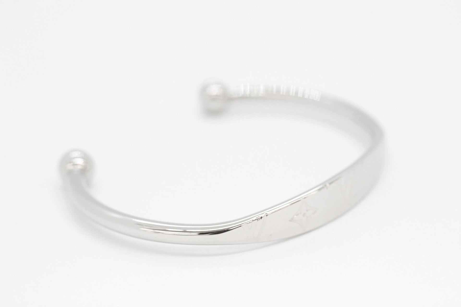 LOUIS VUITTON(ルイ ヴィトン) M64839 モノグラム ジョンク バングル ブレスレット M シルバー - 安心保証・業界最安値の販売 福助