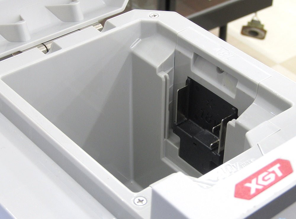 makita マキタ 保冷/保温 クーラーボックス CW003GZ 40Vmax/18V対応 バッテリー/充電器別売 7Lモデル 保冷:10～ - 18℃/保温:30～60℃ - 電動工具・楽器・ブランド・住設家電も総合リユース｜リサイクルショップ福助