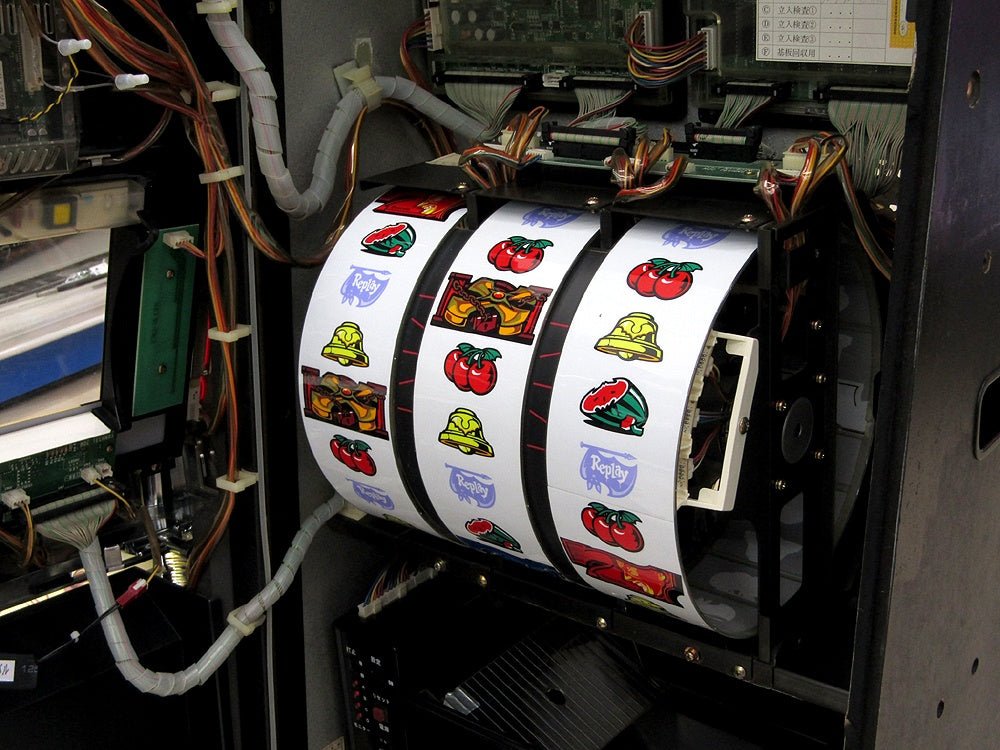 パチスロ実機 NET ネット 十字架 ニーナ＆エミリパネル コイン不要機搭載 100V対応 Vol調節有 - 電動工具・楽器・ブランド・住設家電も総合リユース｜リサイクルショップ福助