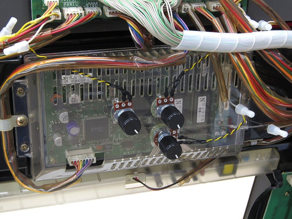 パチスロ実機 NET ネット 十字架 ニーナ＆エミリパネル コイン不要機搭載 100V対応 Vol調節有 - 電動工具・楽器・ブランド・住設家電も総合リユース｜リサイクルショップ福助