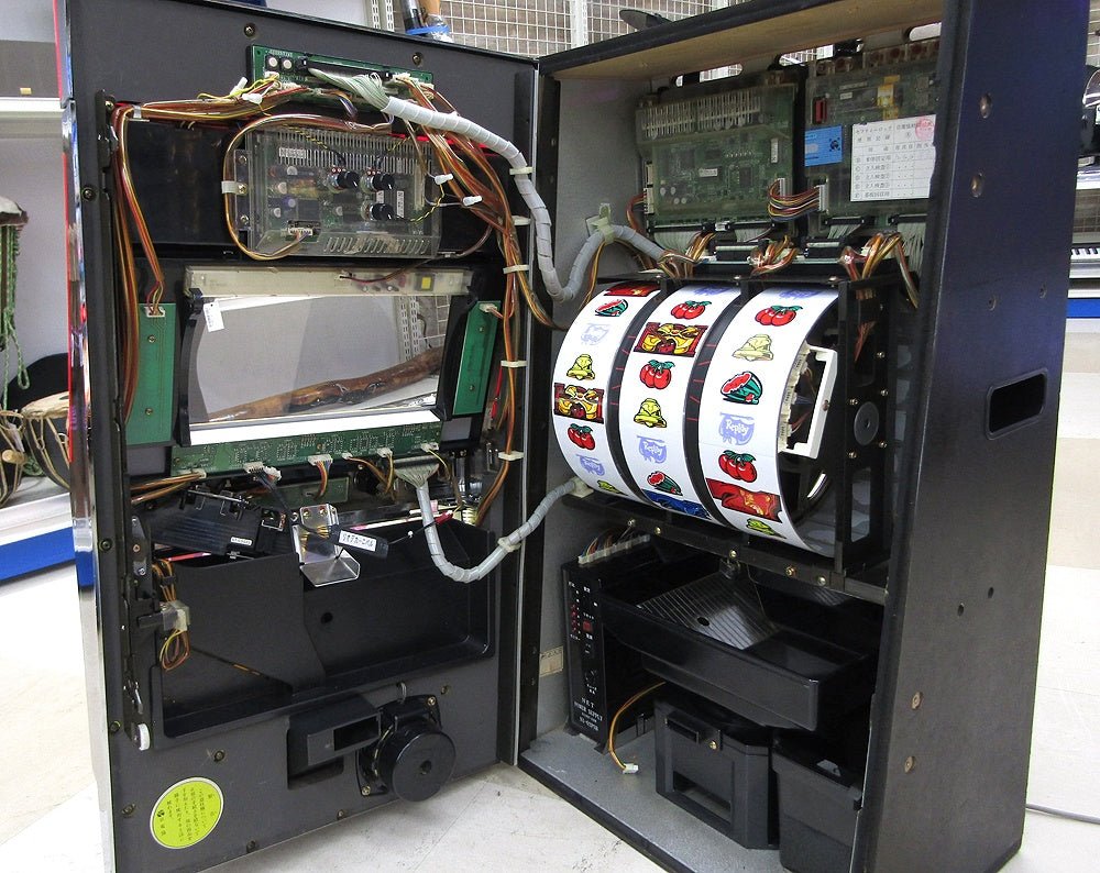 パチスロ実機 NET ネット 十字架 ニーナ＆エミリパネル コイン不要機搭載 100V対応 Vol調節有 - 電動工具・楽器・ブランド・住設家電も総合リユース｜リサイクルショップ福助