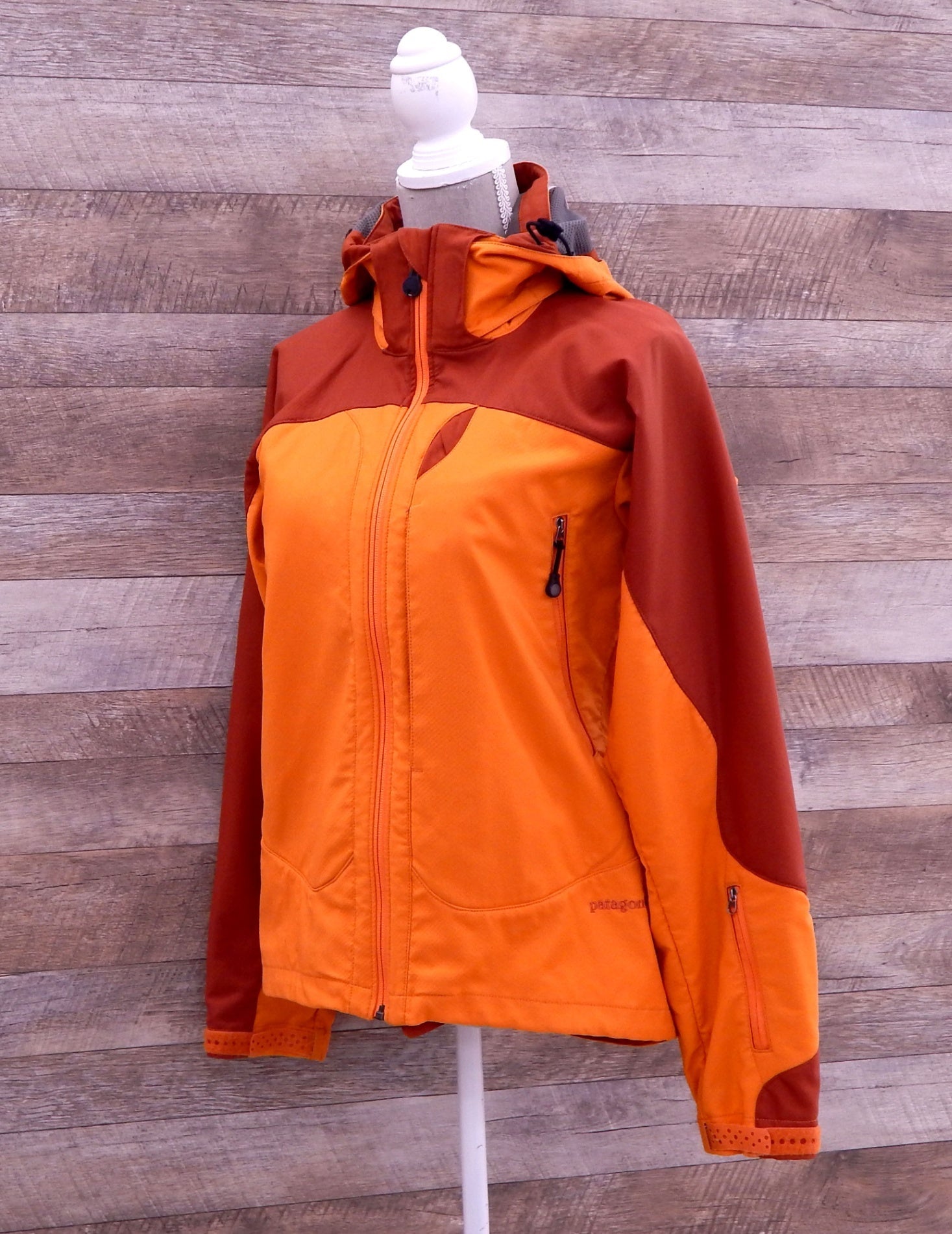 patagonia パタゴニア マウンテンパーカー 83720FA オレンジ ウィメンズXS - 安心保証・業界最安値の販売 福助