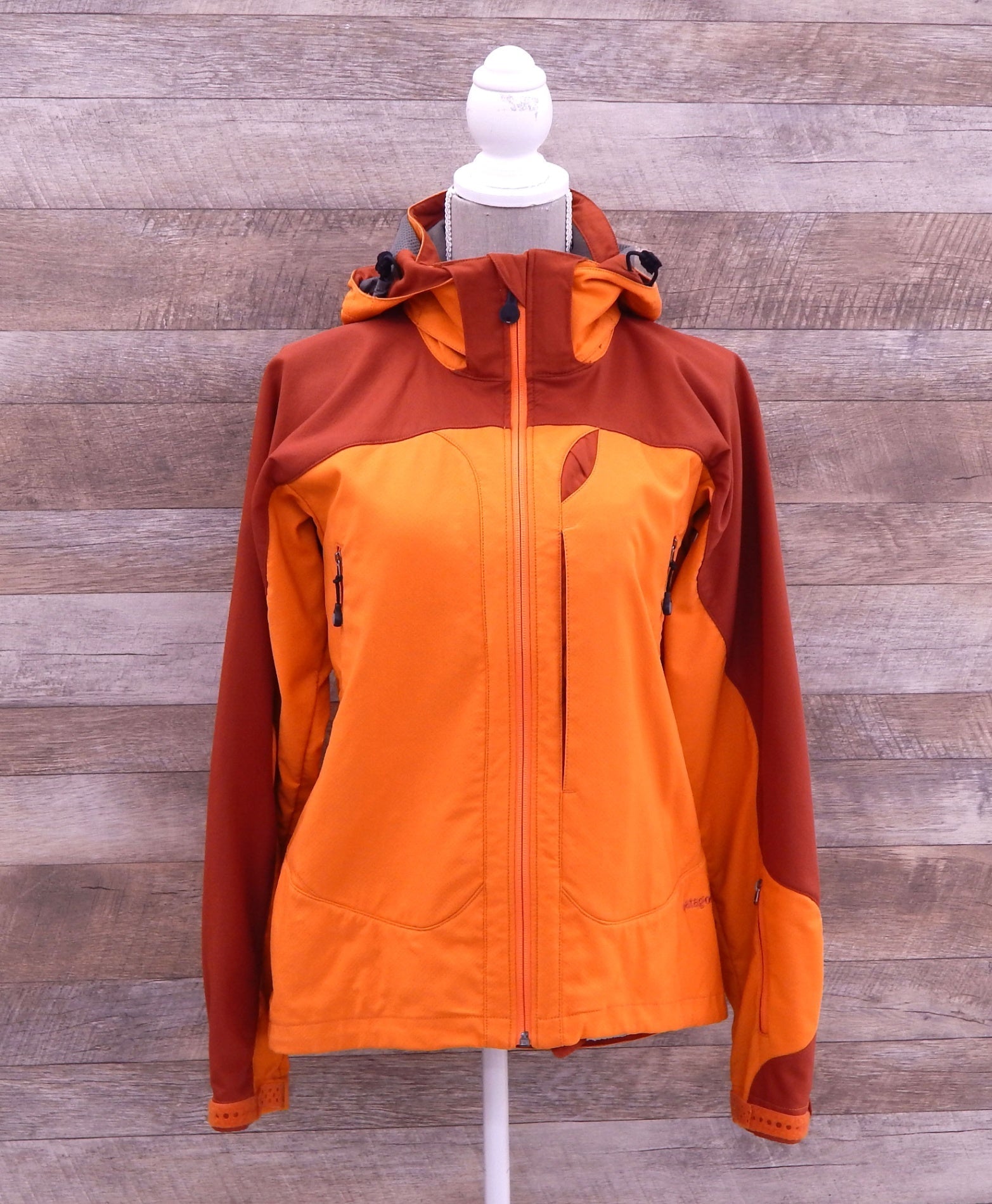 patagonia パタゴニア マウンテンパーカー 83720FA オレンジ ウィメンズXS - 安心保証・業界最安値の販売 福助