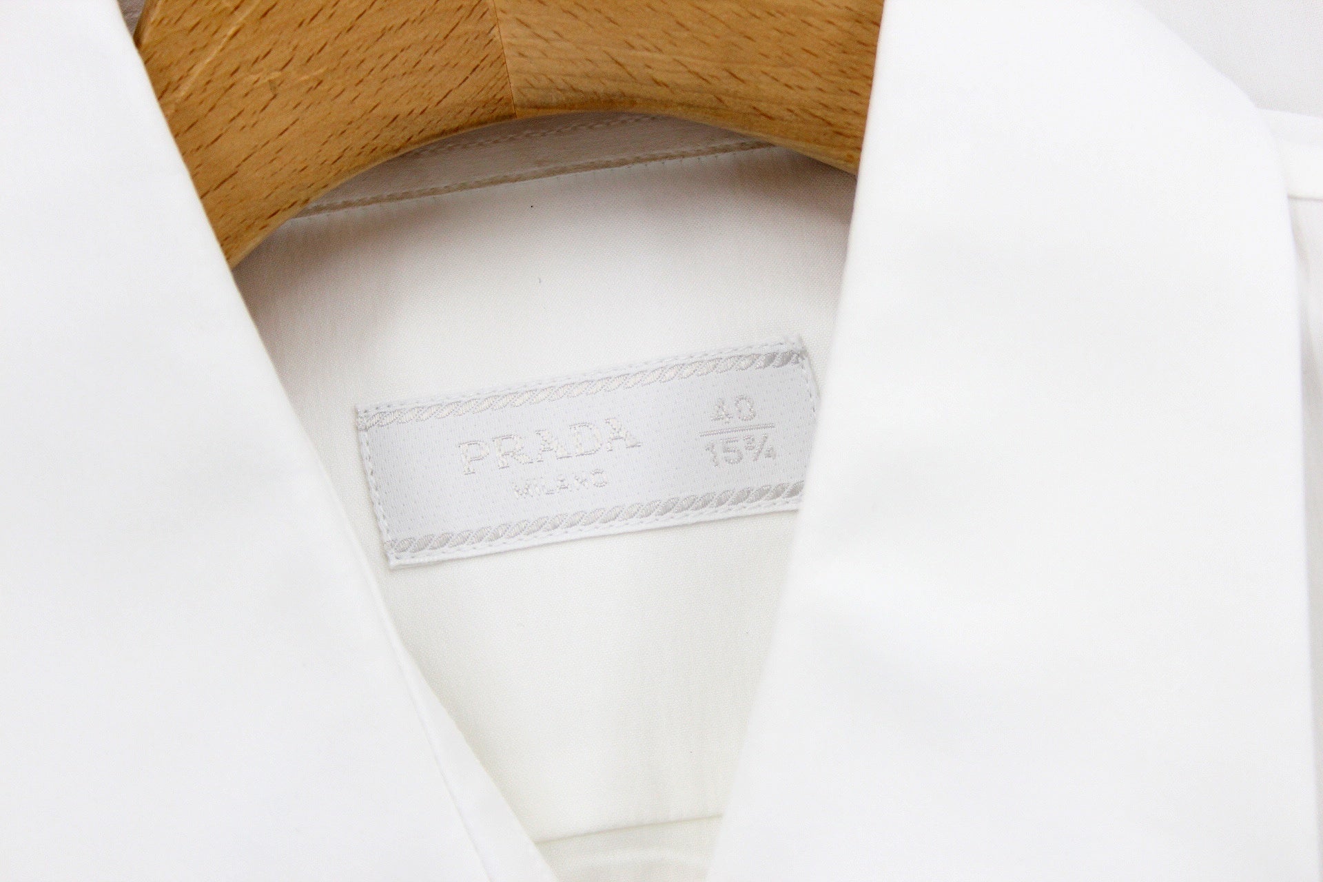 PRADA(プラダ) 長袖 Yシャツ ホワイト ACU1 2020 1550 UCM608 F62 サイズ40/15 3/4 - 安心保証・業界最安値の販売 福助