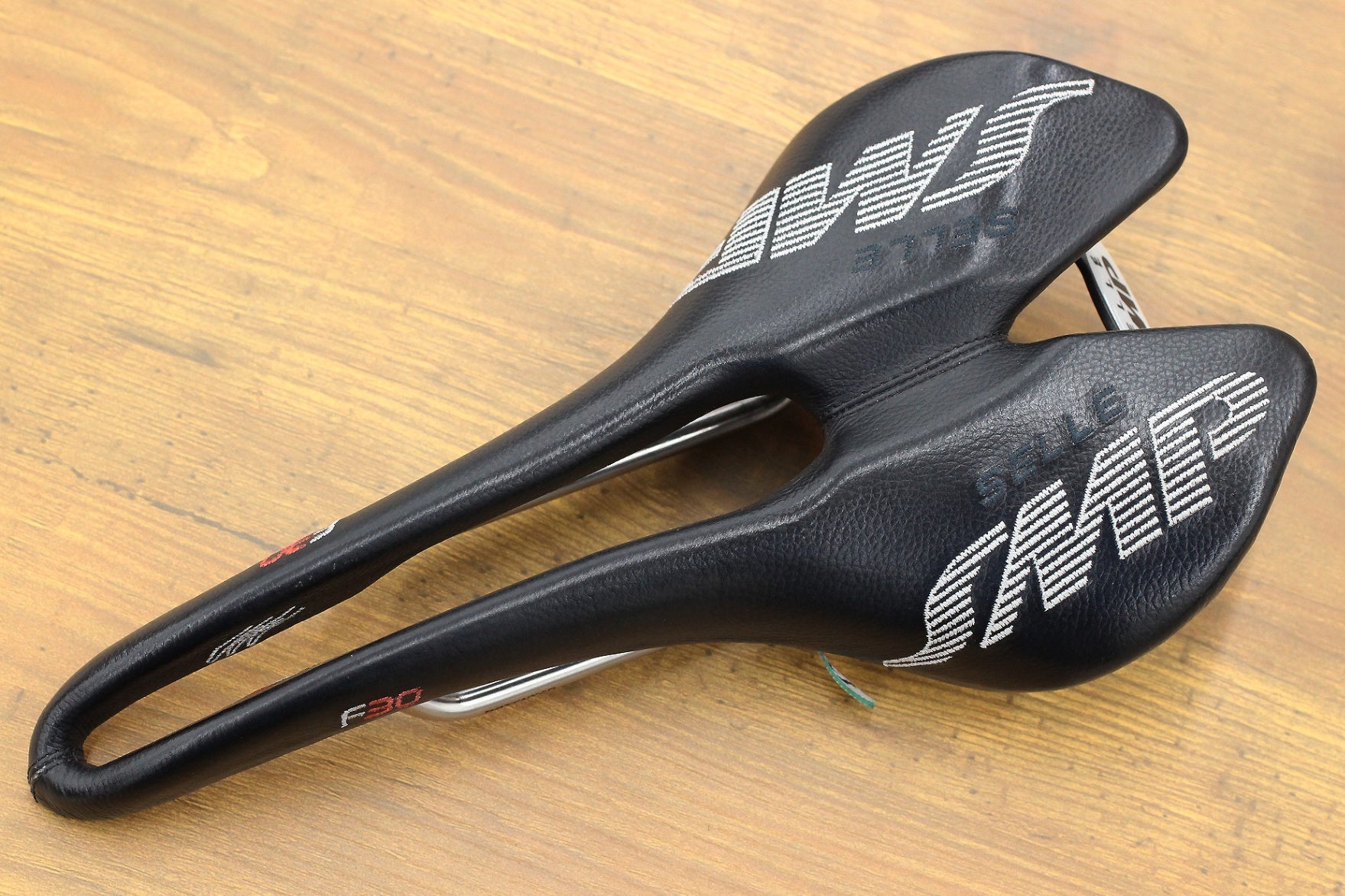 SELLE SMP フラットサドル F30 ブラック セラSMP ロードバイク - 電動工具・楽器・ブランド・住設家電も総合リユース｜リサイクルショップ福助