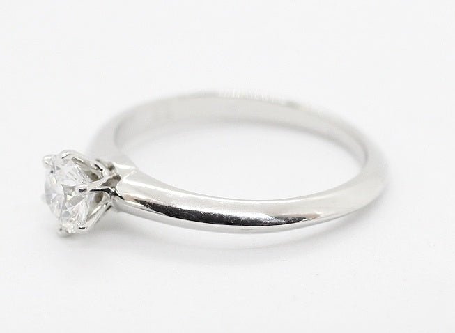 TIFFANY(ティファニー) Pt950 ダイヤモンド ソリティアリング 立て爪 指輪 0.45ct/VS1/E/VG - 安心保証・業界最安値の販売 福助