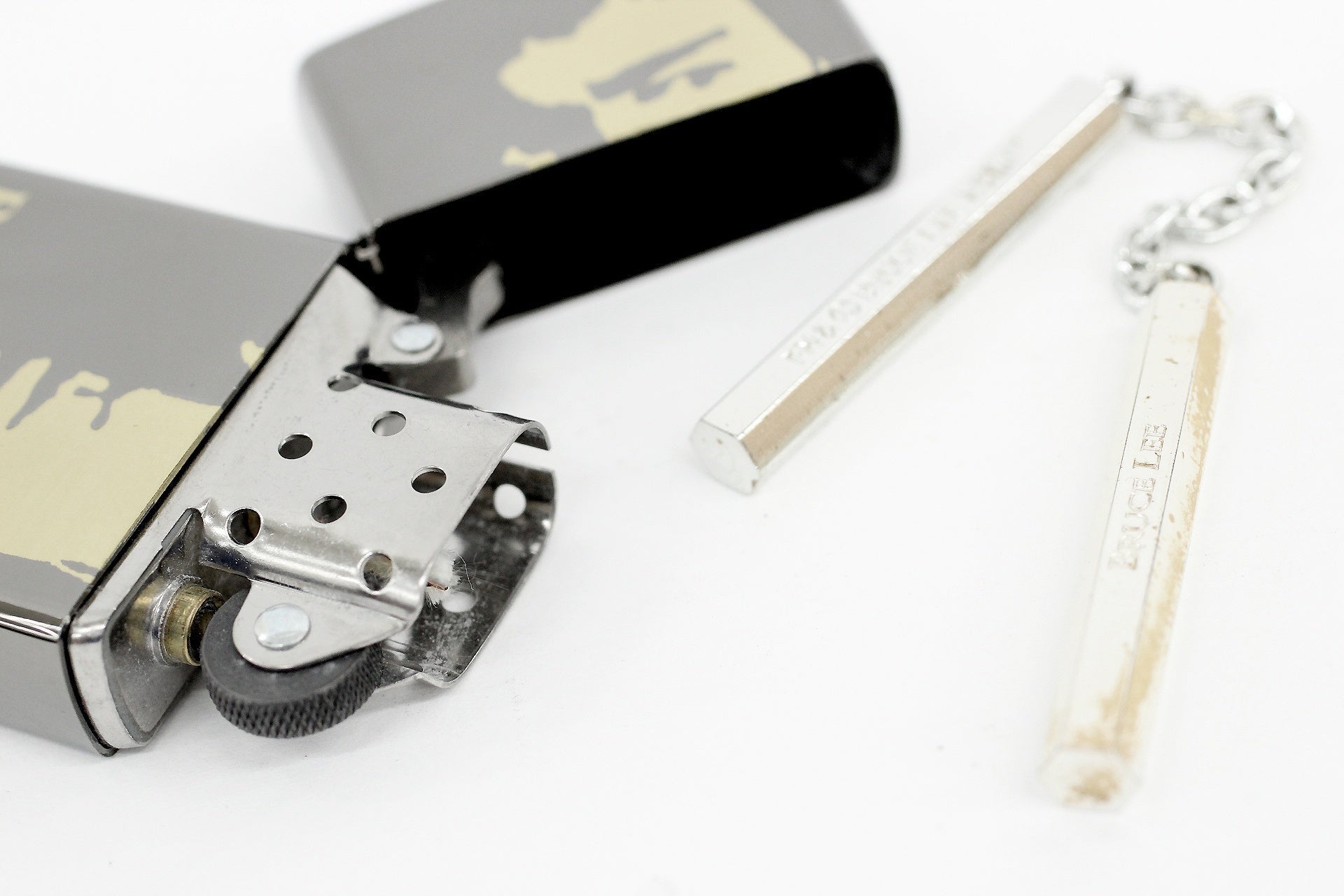 Zippo(ジッポー) オイルライター 特別限定品 BRUCE LEE ブルース・リー 25周年記念 ヌンチャク付き - 電動工具・楽器・ブランド・住設家電も総合リユース｜リサイクルショップ福助